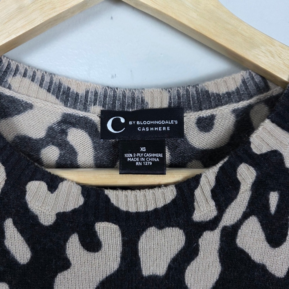 Bloomingdale's Cashmere Reverse Leopard Print Crew Neck Sweater XS Black Tan - Picture 4 of 6